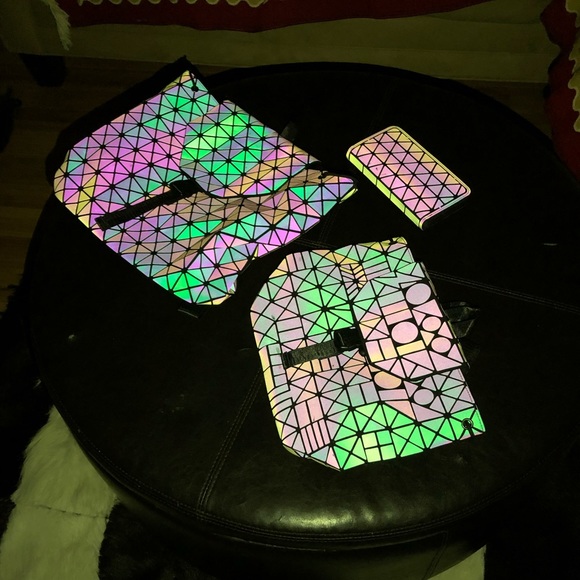 🔥😍 1 PAIR LEFT Light Reflective bag and wallet - Picture 7 of 10